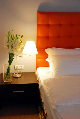 Отель Bontiak Hotel Киев Номер "Комфорт" с кроватью размера "king-size"-1