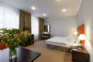 Отель Bontiak Hotel Киев Номер "Комфорт" с кроватью размера "king-size"-8