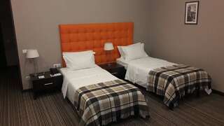 Отель Bontiak Hotel Киев Просторный двухместный номер с 2 отдельными кроватями-1