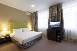 Отель Bontiak Hotel Киев Стандартный номер с кроватью размера "queen-size"-16