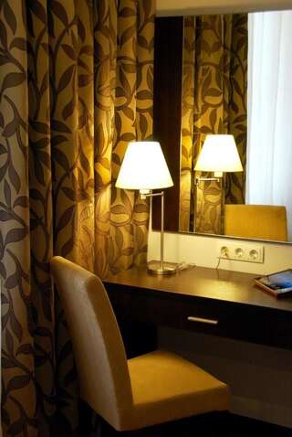 Отель Bontiak Hotel Киев Номер "Комфорт" с кроватью размера "king-size"-23