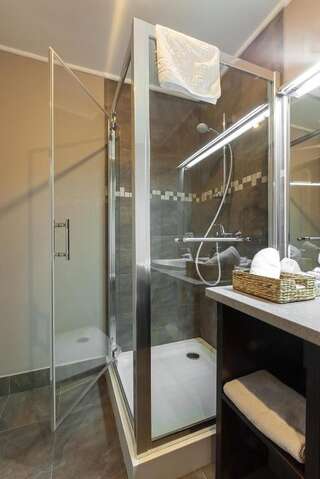 Отель Bontiak Hotel Киев Номер "Комфорт" с кроватью размера "king-size"-35